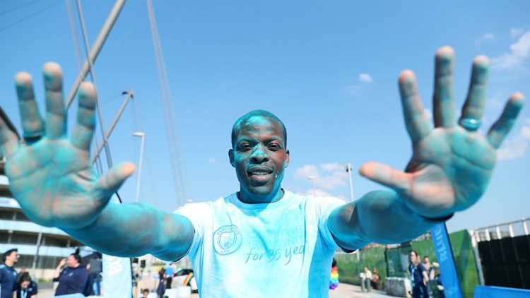 CITY FANS PAINT THE ETIHAD BLUE FOR CHARITY!